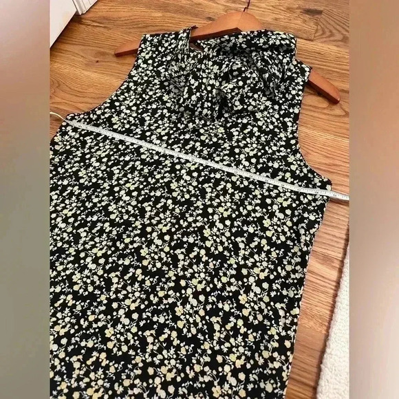 Equipment Femme Sleeveless Black Yellow Floral Print V Neck Silk Dress S - Picture 7 of 11